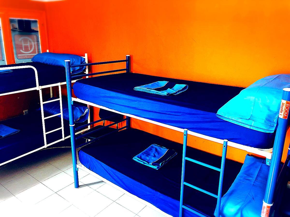 Larios Cool Hostel Малага Екстер'єр фото